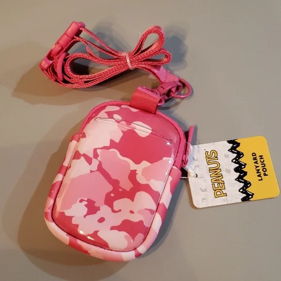 Snoopy with backpack on pink camo lanyard pouch NWT - Picture 2 of 5